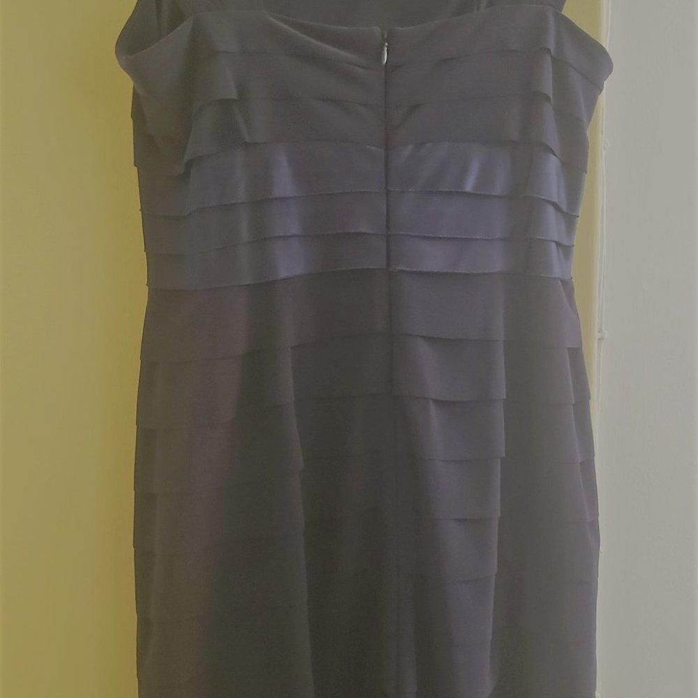 Dress - Picture 3 of 4